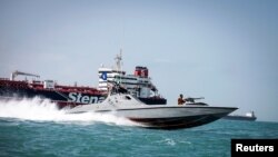 A boat of the Iranian Revolutionary Guard sails near to Stena Impero