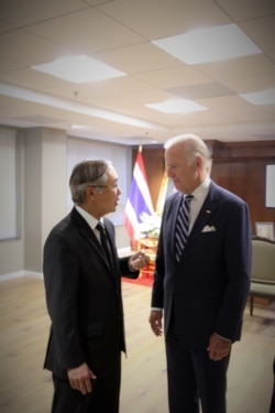 Vice President Joe Biden signed a book of condolences at the Thai Embassy in Washington, D.C. to mourn the passing of Thai King Bhumibol Adulyadej on October 18, 2016.