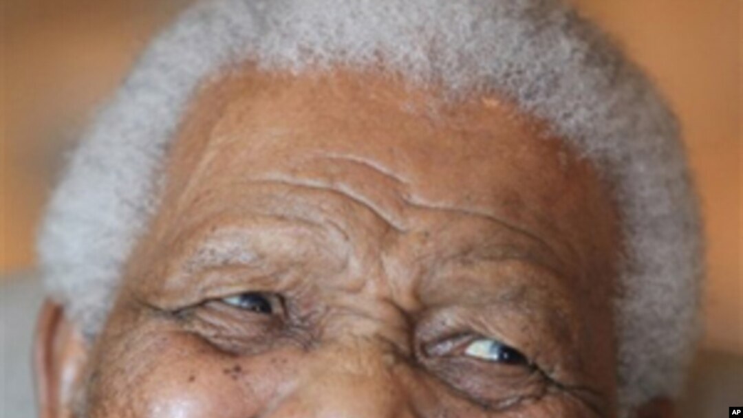 Mandela recebe alta hospitalar e regressa a casa