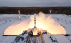 Pesawat ruang angkasa Soyuz-2 dengan satelit Meteor-M dan 18 satelit kecil tambahan diluncurkan dari kosmodrom baru Rusia, Vostochny, dekat kota Tsiolkovsky di wilayah Amur, Rusia, 28 November 2017. (Foto: dok).