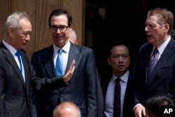 U.S. Treasury Secretary Steve Mnuchin, second from left, and U.S. Trade Representative Robert Lighthizer, right, speak with Chinese Vice Premier Liu He, left, as he departs the Office of the United States Trade Representative in Washington, May 10, 2019.