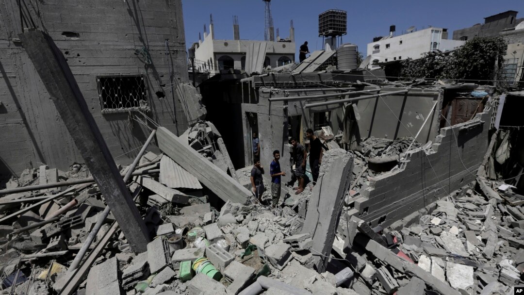 Bangunan di Jalur Gaza banyak yang rusak akibat pertempuran Israel dan Hamas tahun lalu (foto: dok).