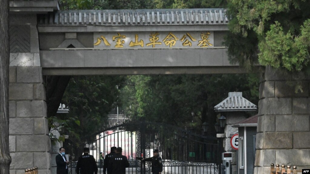 2023年11月2日中国前总理李克强遗体火化当天,八宝山公墓大门戒备森严。