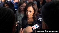 Kandida demokrat a la prezidans e Senatris Eta Kaifòni Kamala Harris.