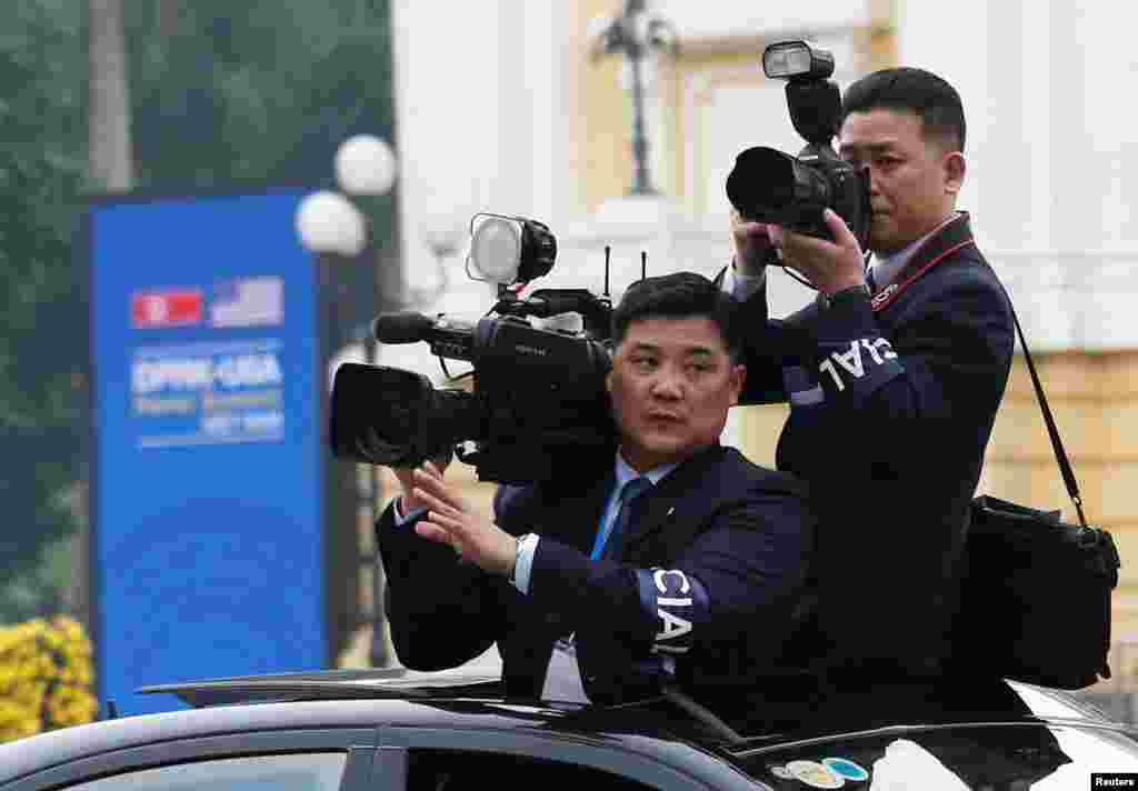 北韓媒體記者拍攝特金會後金正恩車隊駛過的情況。 &nbsp;