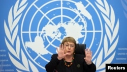 La Haut-Commissaire des Nations Unies aux droits de l'homme Michelle Bachelet assiste à une conférence de presse au siège européen des Nations Unies à Genève, Suisse, le 9 décembre 2020.