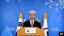 Oh Tai-kyu, head of a special task force for investigating the 2015 South Korea-Japan agreement over South Korea's "comfort women" issue, speaks during a briefing on his investigation at the Foreign Ministry in Seoul, Dec. 27, 2017.