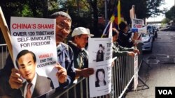 བོད་མི་རྣམས་ཀྱིས་རྒྱ་ནག་གི་ཕྱི་སྲིད་བློན་ཆེན་ལ་ངོ་རྒོལ་བྱས་ཡོད་པ།