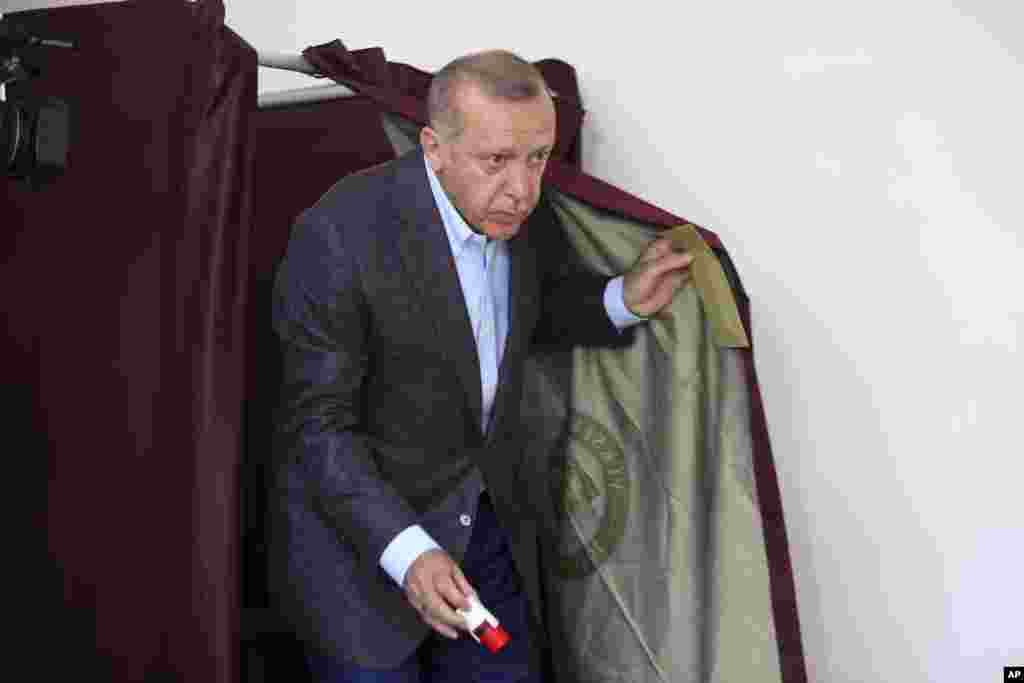 انتخابات استانبول برای اردوغان مهم است. حزب او در سیزده سال گذشته در انتخابات استانبول شکست نخورده بود اما سه ماه پیش او در این شهر، آنکارا و ازمیر رقابت را به رقبا باخت. هرچند دادگاه عالی رای داد استانبول دوباره انتخابات برگزار کند، اما برخی می گویند باز نامزد اردوغان در این انتخابات شکست می خورد. 
