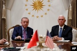 美国副总统彭斯与土耳其总统埃尔多安在安卡拉会谈。(2019年10月17日)