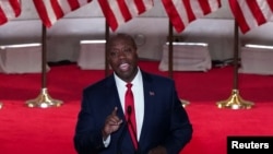 Le sénateur américain Tim Scott s'adresse à la Convention nationale républicaine de 2020, à Washington, aux États-Unis, le 24 août 2020. 