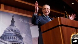 El senador por el estado de Nueva York, Chuck Schumer, durante una rueda de prensa celebrada en el Capitolio, el pasado 5 de febrero.