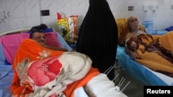 Victims of a suicide bomb attack rest at a hospital in the city of Baquba, about 50 km (31 miles) northeast of Baghdad, Dec. 1, 2013. 