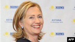 Клинтон проводит переговоры в Бишкеке