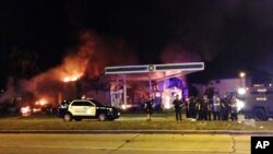 Protes warga kulit hitam yang disertai kerusuhan di Milwaukee, Wisconsin hari Sabtu (13/8) malam. 