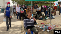 Nicaragüenses se trasladan a Honduras para vacunarse contra el COVID-19. [Foto. VOA/Donaldo Hernández].