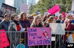 지난 13일 미국 시카고 그랜트파크에서 여성 유권자들의 대규모 투표 참여 캠페인이 열렸다.