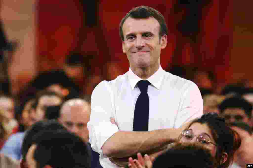 에마뉘엘 마크롱 프랑스 대통령이 청년들과 함께 하는 &#39;대국민 토론&#39;을 열고 있다. 마크롱 대통령은 앞서 9주간 이어진 &#39;노란 조끼&#39; 시위 사태를 해결하기 위해 석 달간 &#39;대국민 토론&#39;을 연다고 밝혔다.