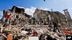 အီတလီ အလယ်ပိုင်း အင်အားပြင်းငလျင် လှုပ်ခတ်မှုကြောင့် ပျက်စီးနေတဲ့အဆောက်အဦးများ။ (သြဂုတ်-၂၀၁၆)