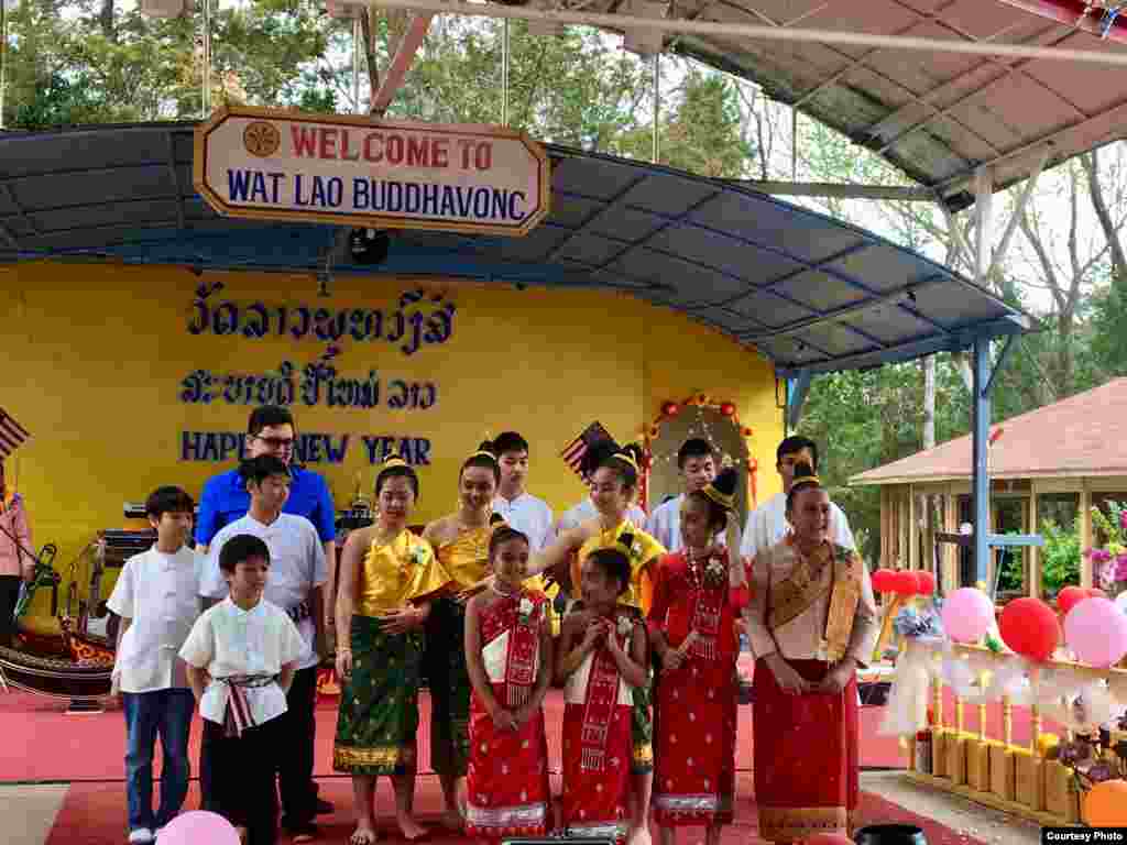 ນັກຟ້ອນເດັກຈາກມູນນິທິມໍລະດົກລາວ