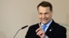 Ngoại trưởng Sikorski: Ba Lan không nên loại trừ việc gửi quân tới Ukraine