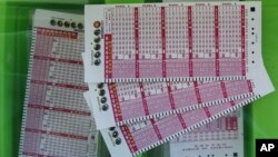 El premio mayor del Powerball será repartido entre tres ganadores en tres estados.