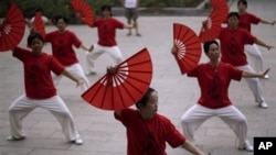 Chinese women practice tai chi before performing for a crowd in Beijing (File Photo)