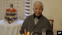 Antigo presidente sul-africano Nelson Mandela durante a celebração do seu aniversário em Qunu, Africa do Sul, a 18 de Julho de 2012 (Foto de arquivo)