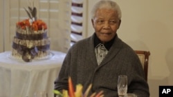  Nelson Mandela celebrando os 94 anos em 18 de Julho passado.