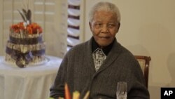 Nelson Mandela menjalani pemeriksaan kesehatan rutin di rumah sakit Pretoria, Sabtu (9/3). 