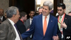 U.S. Secretary of State John Kerry greets audience members before speaking to a meeting of the American Chamber of Commerce in Egypt in Sharm el-Sheikh, March 13, 2015. 