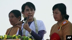 Burmese pro-democracy icon Aung San Suu Kyi, center, speaks to supporters at Kaw-Hmu constituency for election campaign, in Rangoon, Burma, February 11, 2012.