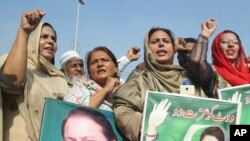 Supporters of Pakistan's former prime minister Nawaz Sharif celebrate the bail order of Sharif's daughter Maryam Nawaz in Lahore, Pakistan, Nov. 4, 2019. 