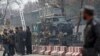 Un ataque carro bomba en Kabul contra el convoy del diplomático turco, Ismail Aramaz, deja un soldado muerto y un herido.