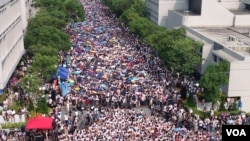 香港上万大专生罢课争取真普选