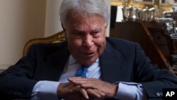 El expresidente español Felipe González dice que está dispuesto para ayudar a Venezuela.