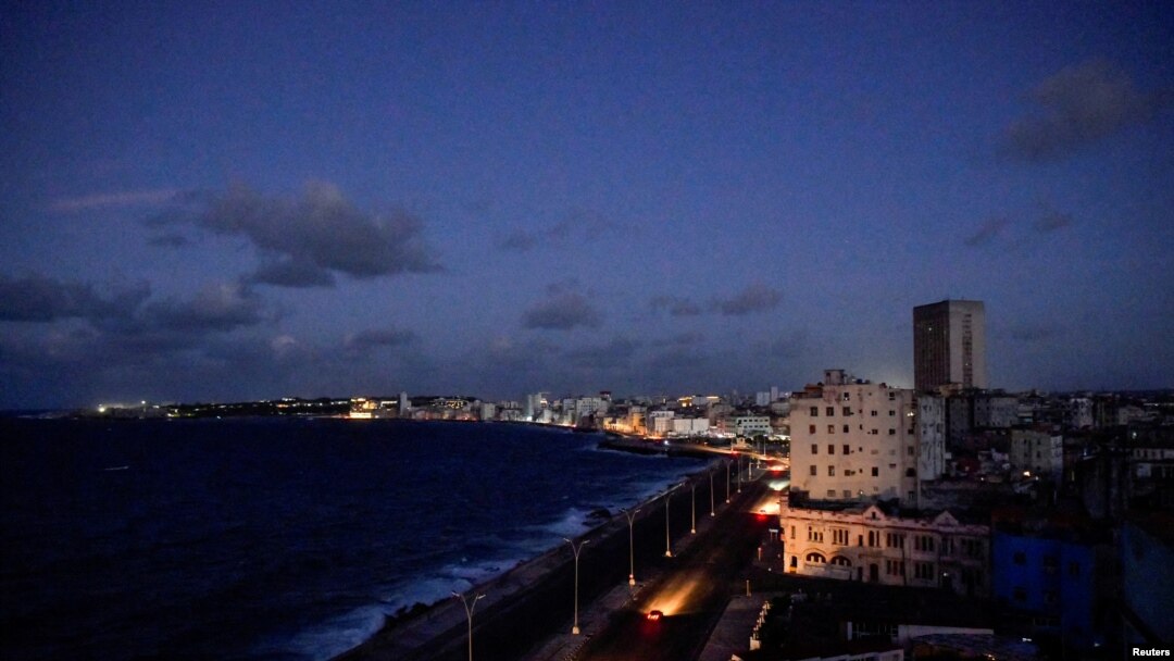 FILE PHOTO: Cuba's electrical grid collapses again amid restoration efforts