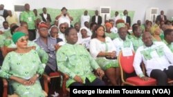 Henri Konan Bédié et les militants réunis à Abidjan pour fêter les 73 ans du PDCI, en Côte d'Ivoire, le 9 avril 2019. (VOA/George Ibrahim Tounkara)