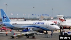 Pesawat Sukhoi Superjet 100 di Paris Air Show, 2015.