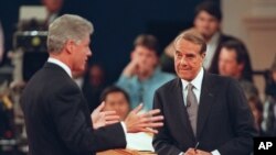 지난 1996년 10월 미국 샌디에이고대학에서 민주당 빌 클린턴 대통령과 공화당 밥 돌 후보의 대선후보 토론회가 열렸다.