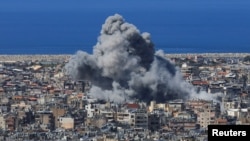 دود ناشی از حمله اسراییل به مواضع حزب الله در بیروت، پایتخت لبنان
