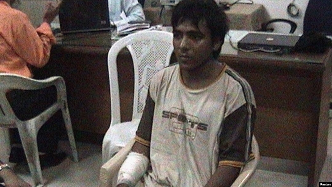 Mohammed Ajmal Kasab, tay súng tham gia các cuộc tấn công trong thành phố Mumbai của Ấn Độ năm 2008 giết chết 166 người