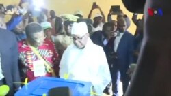 Vote du président Keita à l'élection présidentielle au Mali (vidéo)