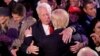 រូបឯកសារ៖ លោក Robert Trump ឱប​បងប្រុស​របស់​លោក គឺ​លោក​ប្រធានាធិបតី Donald Trump ខាង​គណបក្ស​សាធារណរដ្ឋ ដែល​ទើប​នឹង​ជាប់​ឆ្នោត កាល​ពី​ថ្ងៃ​ទី៩ ខែវិច្ឆិកា ឆ្នាំ​២០១៦។