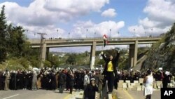 خۆپـیشـاندانی ناڕه‌زایی له‌ چه‌ند شـارێـکی سوریا به‌ڕێوه‌ده‌چێت