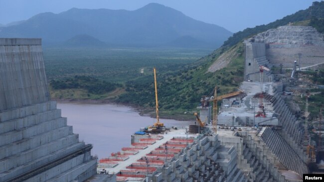 资料照片：施工中的埃塞俄比亚复兴大坝。(2019年9月26日)