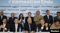 Jesus Torrealba (C), secretary of Venezuela's coalition of opposition parties (MUD), talks to the media next to his fellow politicians during a news conference in Caracas, March 8, 2016. 