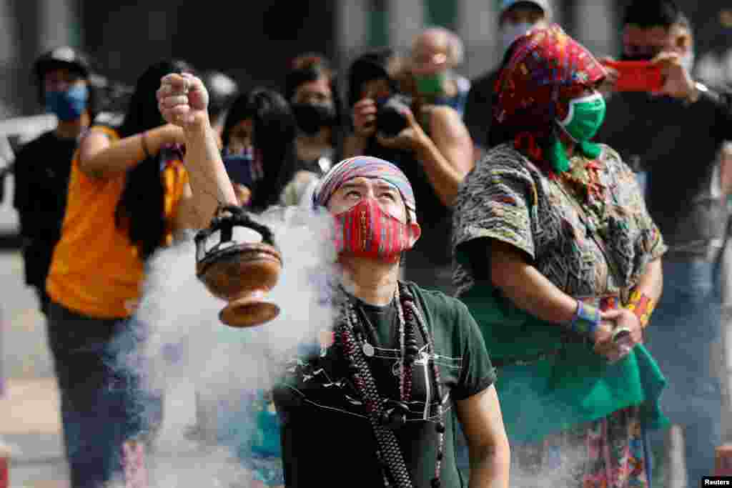 Mayan indigenous people take part in a ceremony in memory of Domingo Choc, a 56-year-old practitioner of traditional Maya medicine who was set ablaze by a mob accusing him of witchcraft, at the Parque Central in Guatemala City, Guatemala, June 10, 2020.