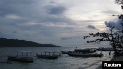 Kapal yang mengangkut wisatawan antar pulau di Lombok. (Foto: dok.)
