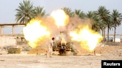 Iraqi security forces fire cannon during clashes with al Qaeda-linked Islamic State in Iraq and the Levant (ISIL), Jurf al-Sakhar, south of Baghdad, March 19, 2014.
